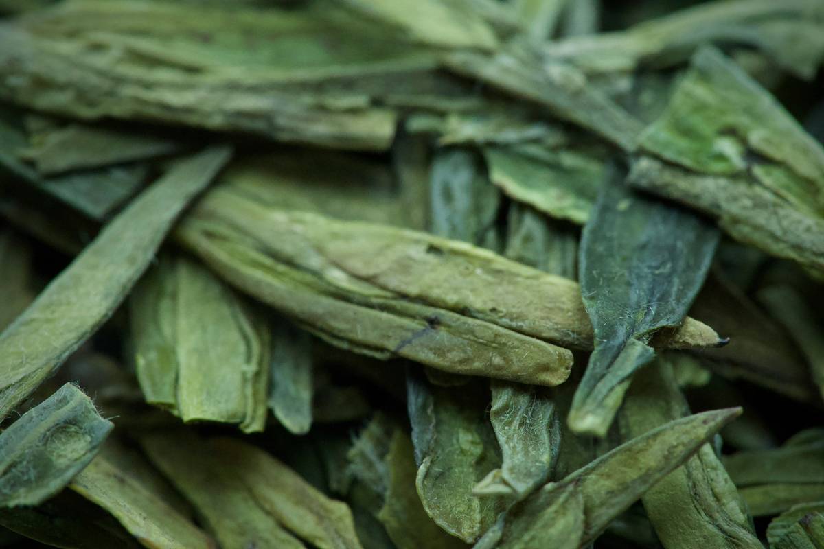 An infographic highlighting the key benefits of organic seaweed, including hydration, detoxification, and anti-aging properties