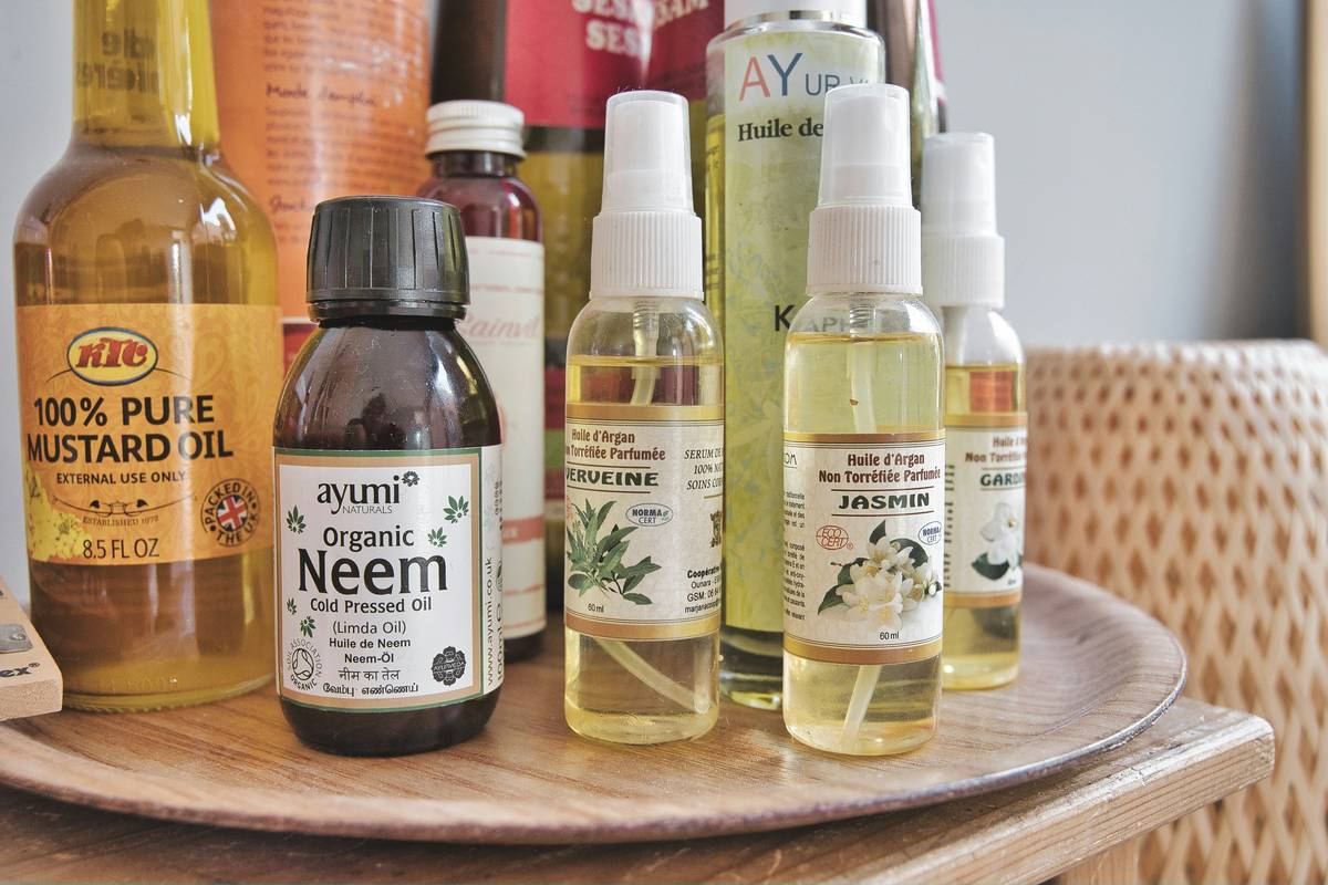 Illustration showing seaweed benefits like hydration and detoxification.