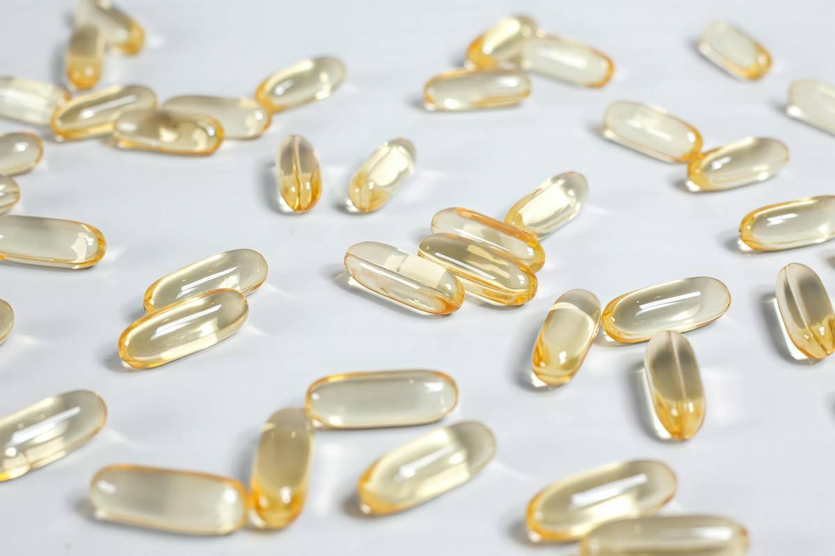 Comparison chart showing Gracilaria seaweed vs. kelp vs. nori: key bioactive compounds, iodine content, and skin benefits per species