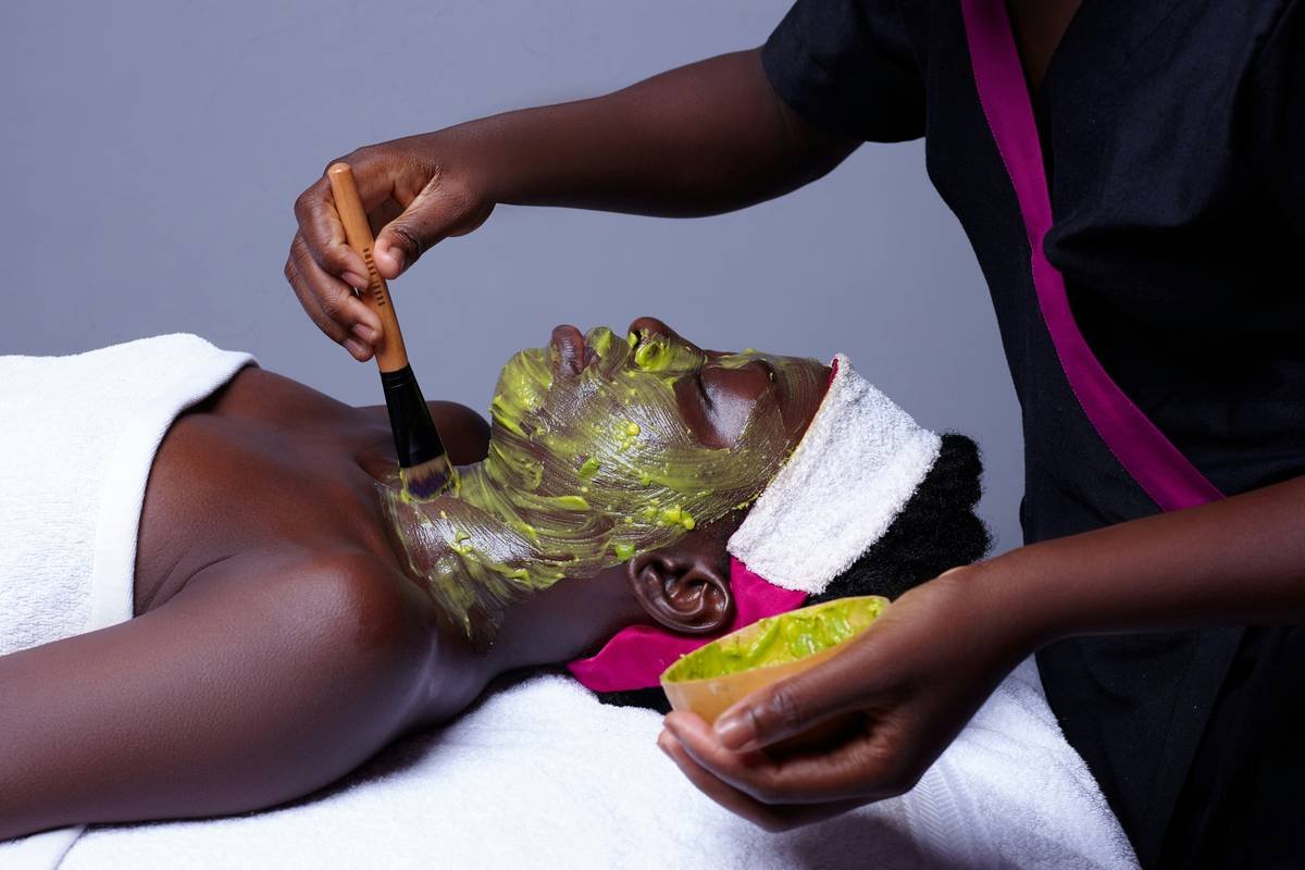 benefits of seaweed in skincare illustrated through before and after hydration comparison on model